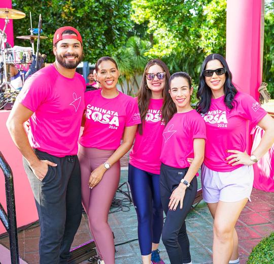 Participantes de la Caminata Rosa 2024