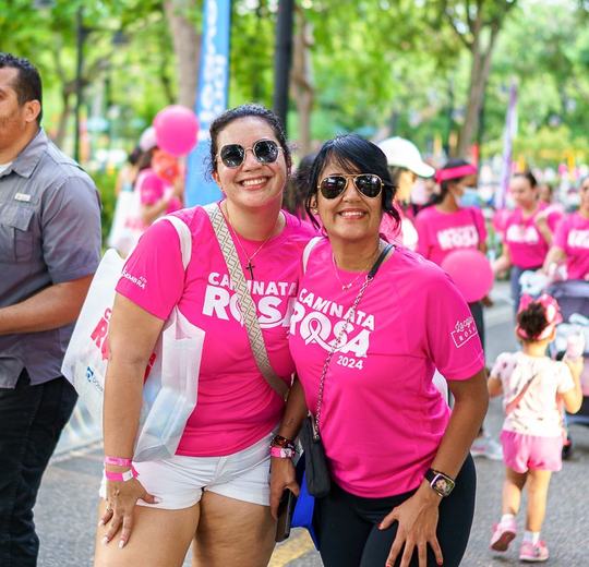 Participantes de la Caminata Rosa 2024