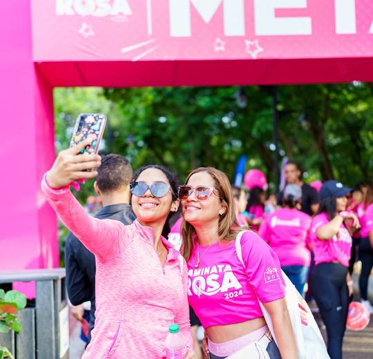 Participantes de la Caminata Rosa 2024